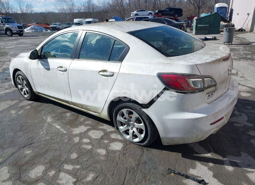 Photo 3 of 2013 Mazda Mazda3 I SV (VIN JM1BL1TF9D1729541)