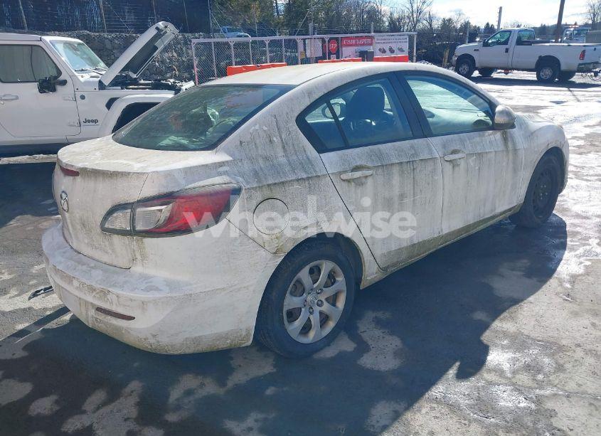 Photo 4 of 2013 Mazda Mazda3 I SV (VIN JM1BL1TF9D1729541)