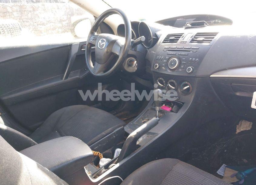 Photo 5 of 2013 Mazda Mazda3 I SV (VIN JM1BL1TF9D1729541)