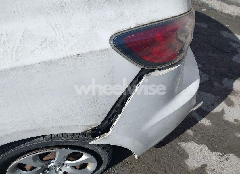 Photo 6 of 2013 Mazda Mazda3 I SV (VIN JM1BL1TF9D1729541)