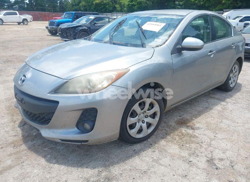 Photo 2 of 2013 Mazda Mazda3 I SV (VIN JM1BL1TF9D1751054)