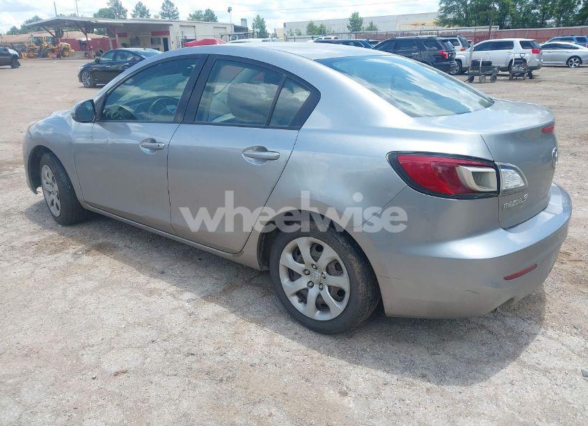 Photo 3 of 2013 Mazda Mazda3 I SV (VIN JM1BL1TF9D1751054)