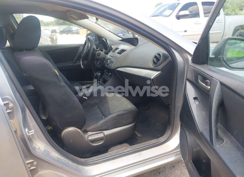 Photo 5 of 2013 Mazda Mazda3 I SV (VIN JM1BL1TF9D1751054)