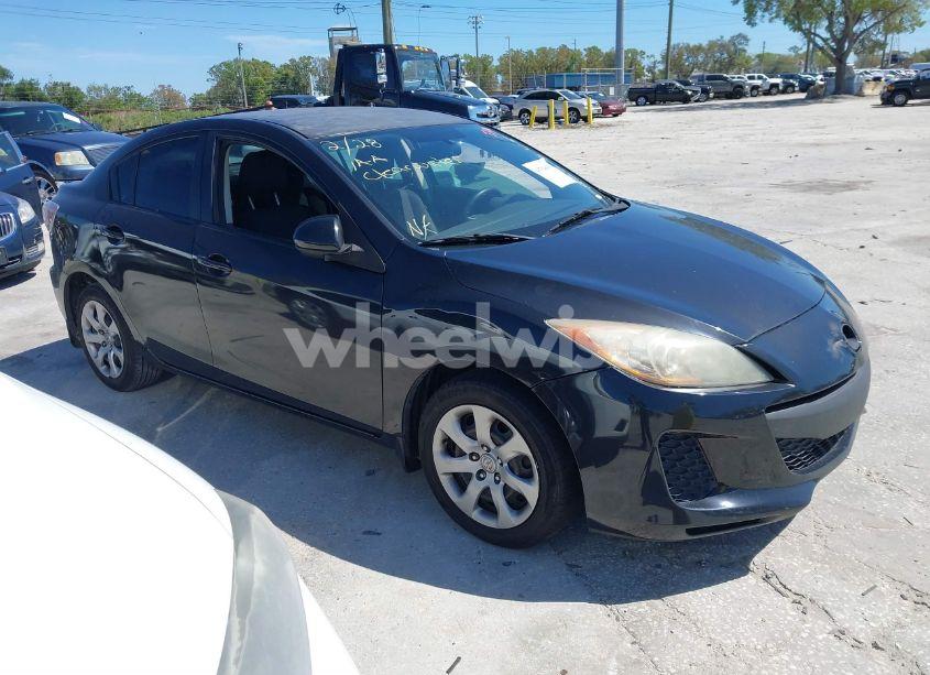 2013 Mazda Mazda3 I SV (VIN JM1BL1TF9D1826545) main photo