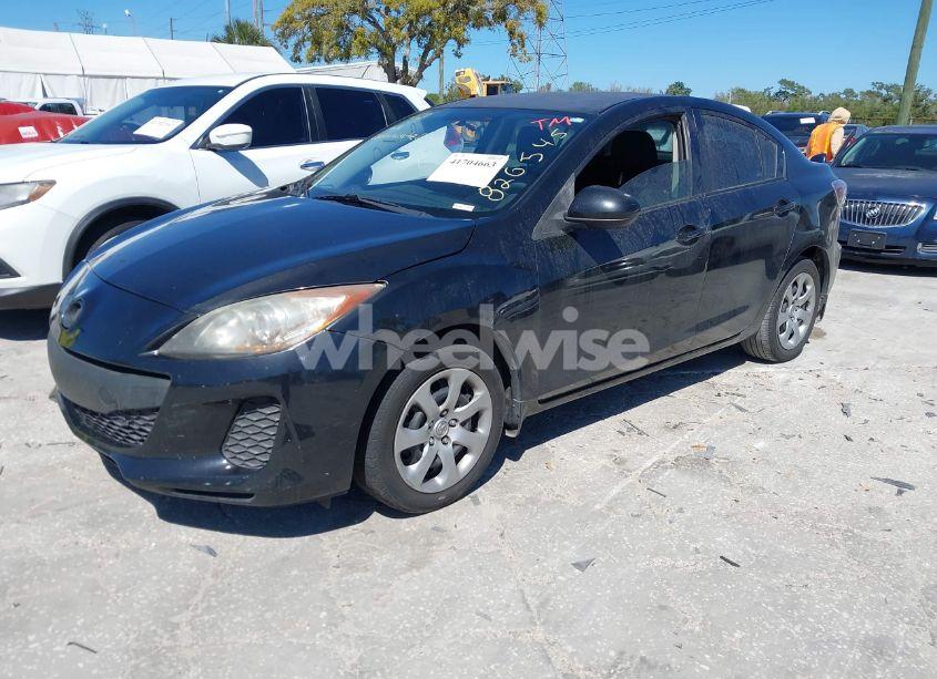 Photo 2 of 2013 Mazda Mazda3 I SV (VIN JM1BL1TF9D1826545)
