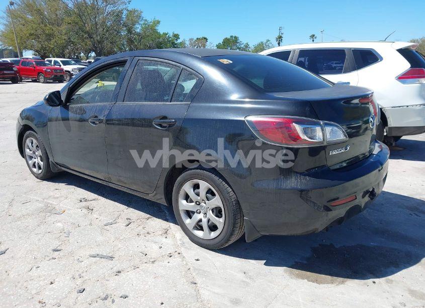 Photo 3 of 2013 Mazda Mazda3 I SV (VIN JM1BL1TF9D1826545)