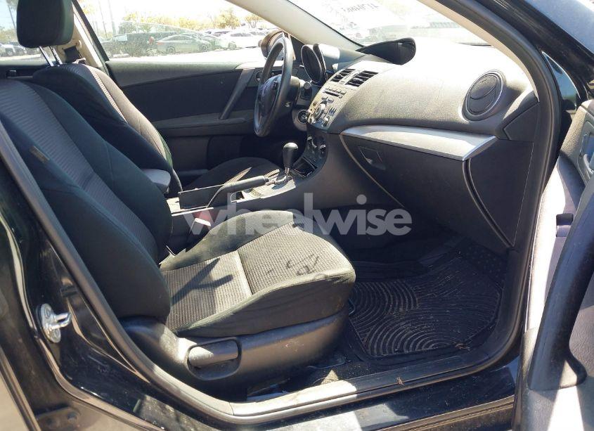 Photo 5 of 2013 Mazda Mazda3 I SV (VIN JM1BL1TF9D1826545)