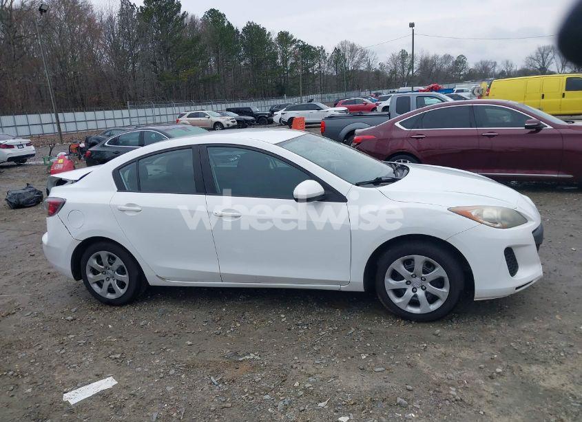 Photo 13 of 2013 Mazda Mazda3 I SV (VIN JM1BL1TFXD1709766)