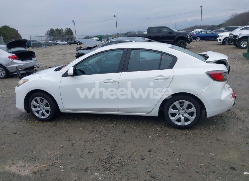 Photo 14 of 2013 Mazda Mazda3 I SV (VIN JM1BL1TFXD1709766)
