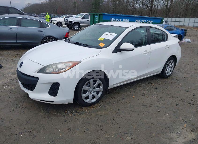 Photo 2 of 2013 Mazda Mazda3 I SV (VIN JM1BL1TFXD1709766)