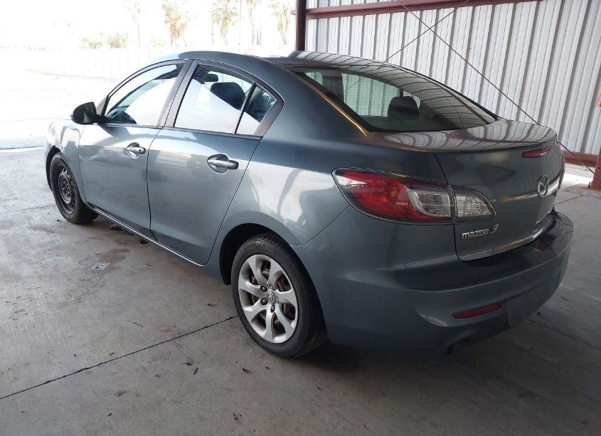 Photo 3 of 2013 Mazda Mazda3 I SV (VIN JM1BL1TFXD1716734)