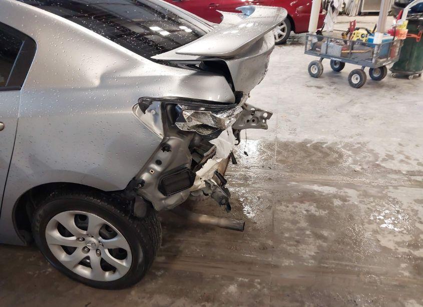 Photo 14 of 2013 Mazda Mazda3 I SV (VIN JM1BL1TFXD1721173)