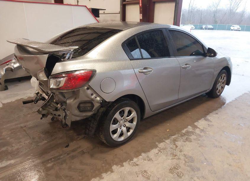 Photo 4 of 2013 Mazda Mazda3 I SV (VIN JM1BL1TFXD1721173)