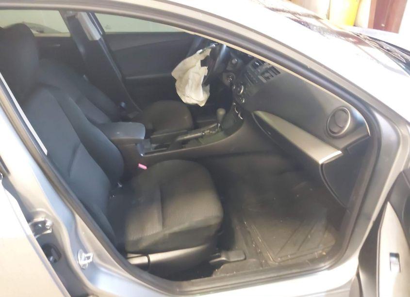 Photo 5 of 2013 Mazda Mazda3 I SV (VIN JM1BL1TFXD1721173)