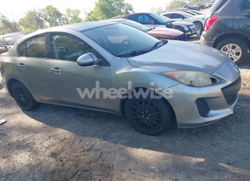 2013 Mazda Mazda3 I SV (VIN JM1BL1TFXD1766985) main photo