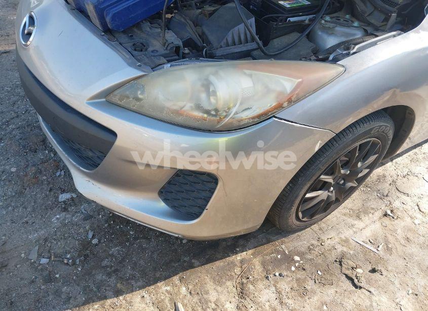 Photo 12 of 2013 Mazda Mazda3 I SV (VIN JM1BL1TFXD1766985)