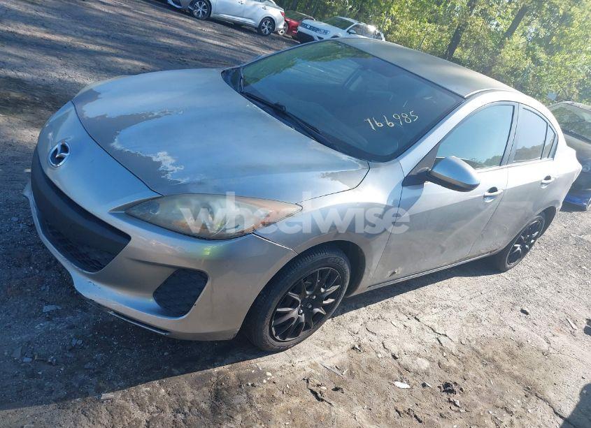 Photo 2 of 2013 Mazda Mazda3 I SV (VIN JM1BL1TFXD1766985)