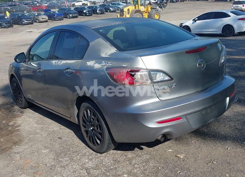 Photo 3 of 2013 Mazda Mazda3 I SV (VIN JM1BL1TFXD1766985)