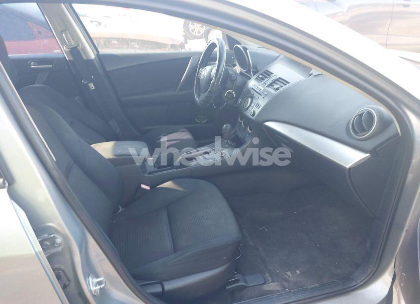 Photo 5 of 2013 Mazda Mazda3 I SV (VIN JM1BL1TFXD1766985)