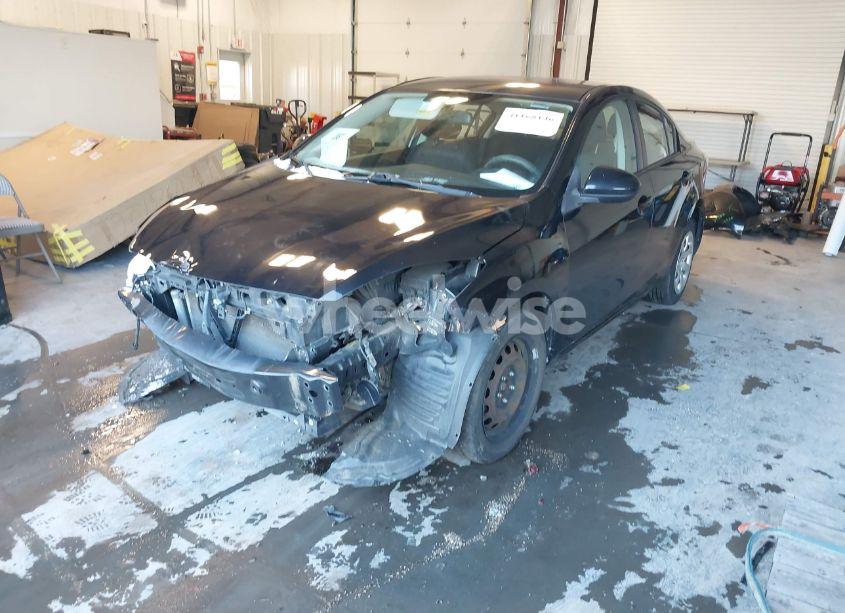 Photo 2 of 2013 Mazda Mazda3 I SV (VIN JM1BL1TG0D1812753)
