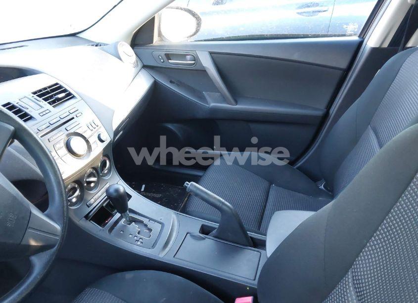 Photo 5 of 2013 Mazda Mazda3 I SV (VIN JM1BL1TG0D1840536)