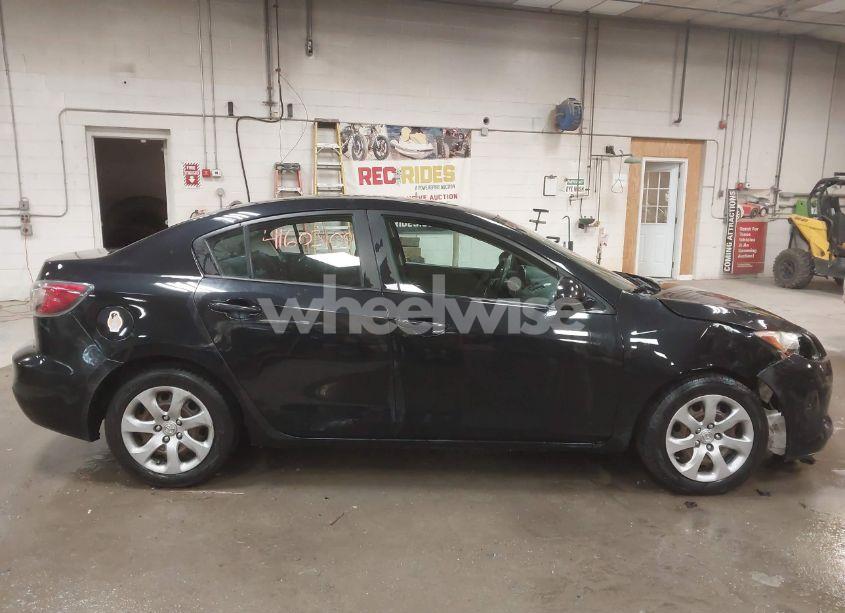 Photo 13 of 2013 Mazda Mazda3 I SV (VIN JM1BL1TG1D1824491)