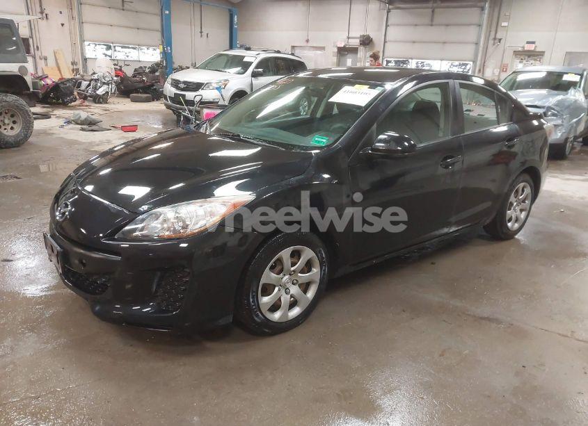 Photo 2 of 2013 Mazda Mazda3 I SV (VIN JM1BL1TG1D1824491)