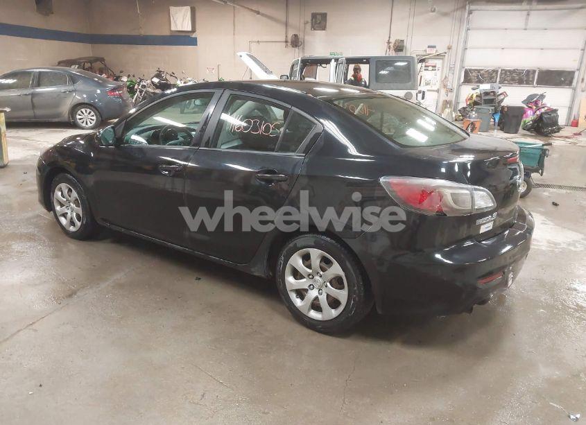 Photo 3 of 2013 Mazda Mazda3 I SV (VIN JM1BL1TG1D1824491)