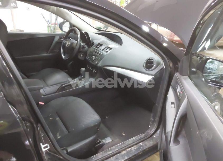 Photo 5 of 2013 Mazda Mazda3 I SV (VIN JM1BL1TG1D1824491)