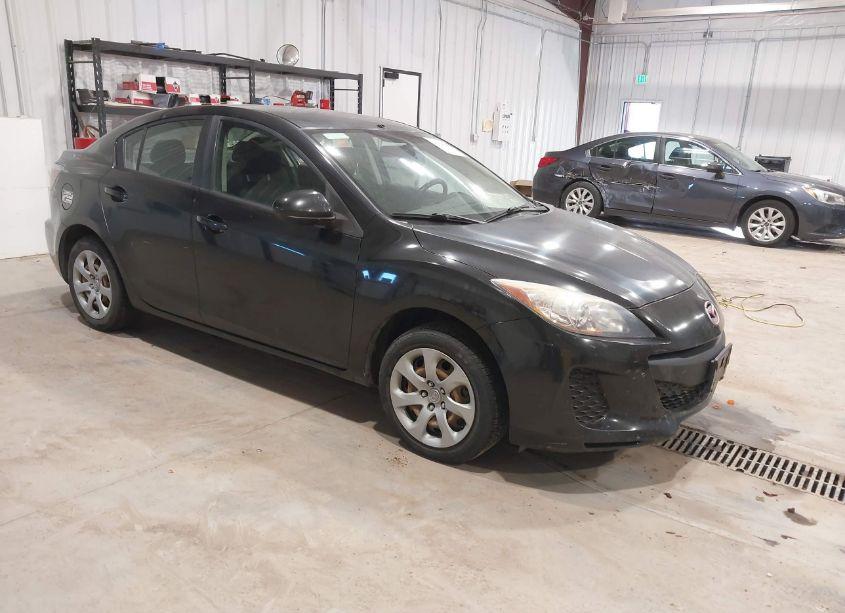 2013 Mazda Mazda3 I SV (VIN JM1BL1TG2D1752829) main photo