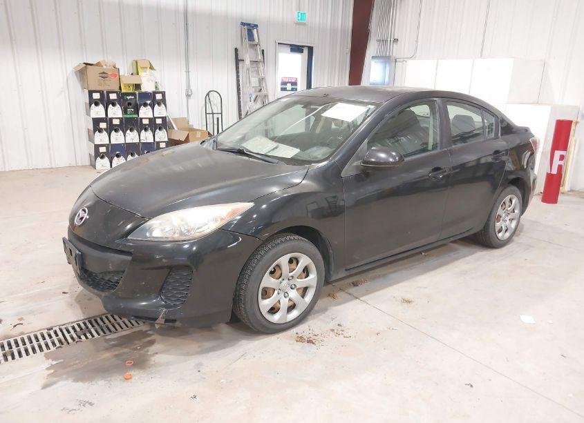 Photo 2 of 2013 Mazda Mazda3 I SV (VIN JM1BL1TG2D1752829)