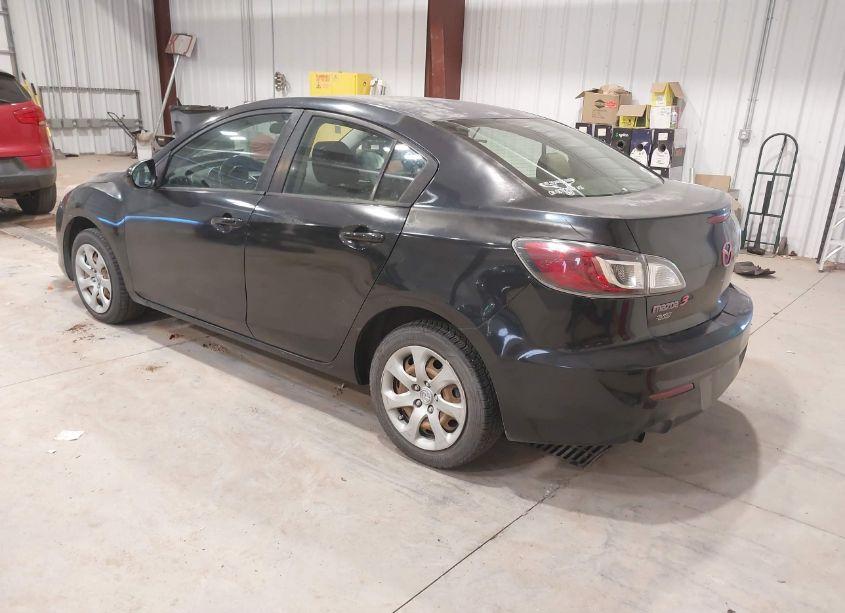 Photo 3 of 2013 Mazda Mazda3 I SV (VIN JM1BL1TG2D1752829)