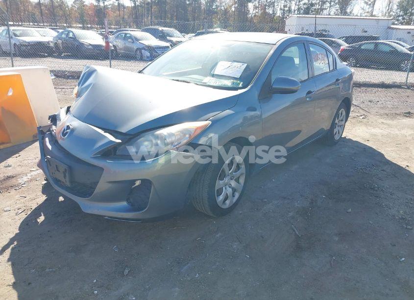 Photo 2 of 2013 Mazda Mazda3 I SV (VIN JM1BL1TG2D1789556)