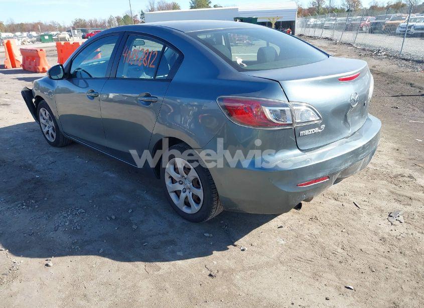 Photo 3 of 2013 Mazda Mazda3 I SV (VIN JM1BL1TG2D1789556)
