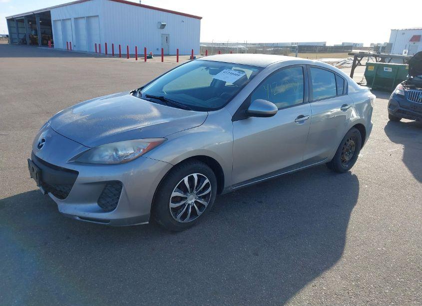 Photo 2 of 2013 Mazda Mazda3 I SV (VIN JM1BL1TG3D1763774)