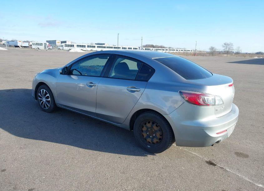 Photo 3 of 2013 Mazda Mazda3 I SV (VIN JM1BL1TG3D1763774)