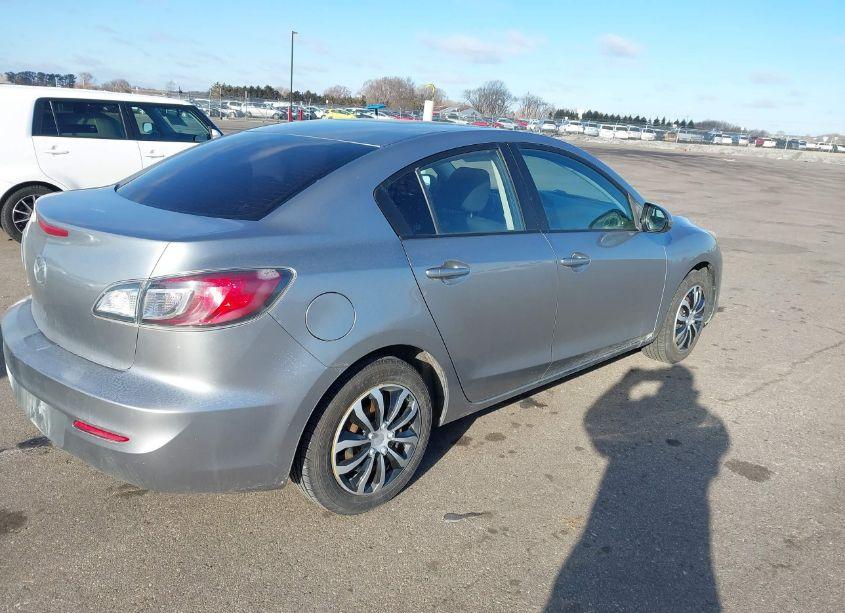 Photo 4 of 2013 Mazda Mazda3 I SV (VIN JM1BL1TG3D1763774)