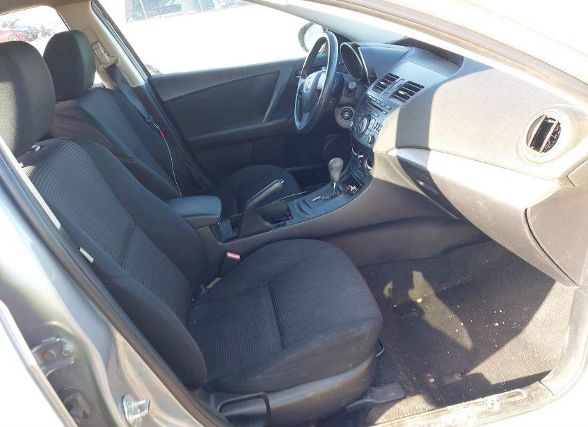 Photo 5 of 2013 Mazda Mazda3 I SV (VIN JM1BL1TG3D1763774)
