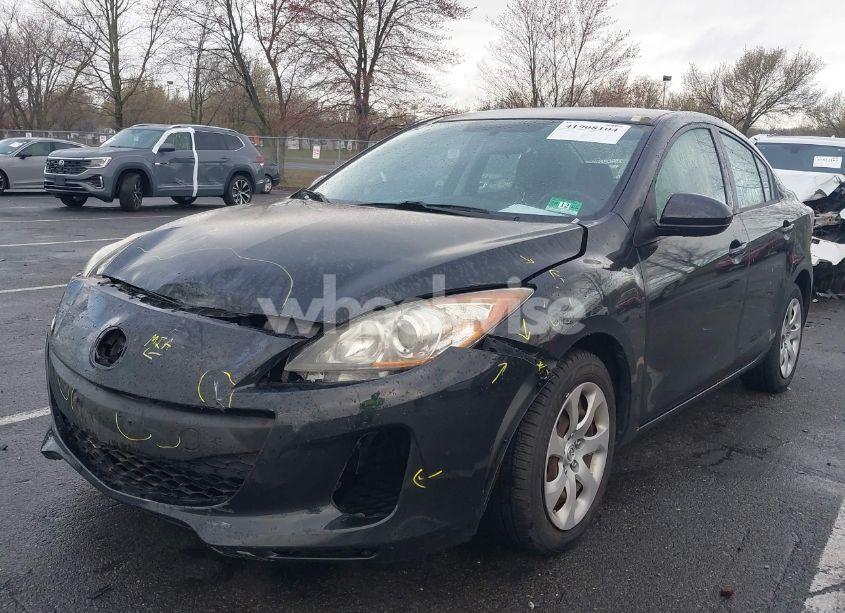 Photo 2 of 2013 Mazda Mazda3 I SV (VIN JM1BL1TG4D1739905)