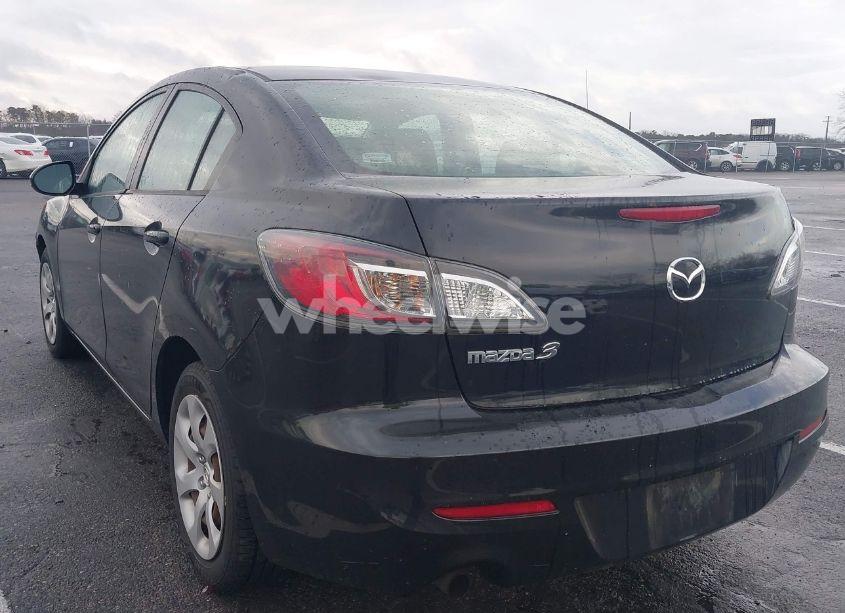 Photo 3 of 2013 Mazda Mazda3 I SV (VIN JM1BL1TG4D1739905)