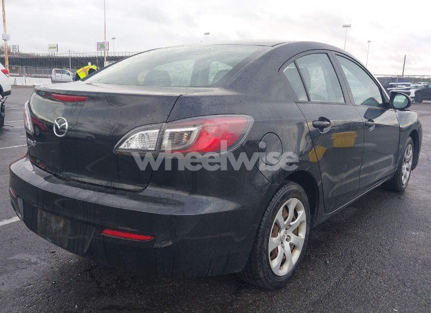 Photo 4 of 2013 Mazda Mazda3 I SV (VIN JM1BL1TG4D1739905)