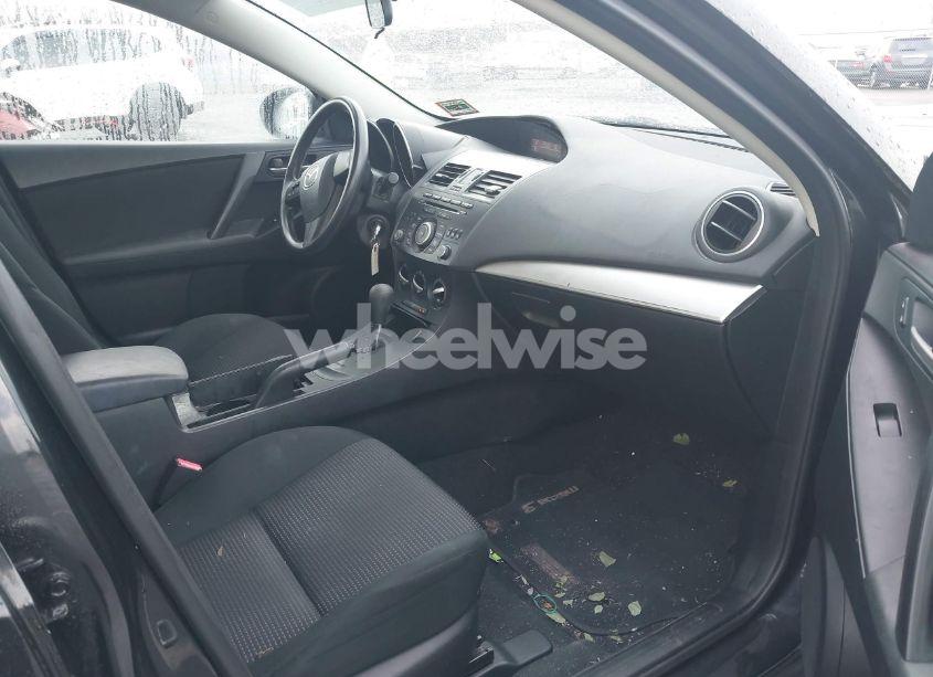 Photo 5 of 2013 Mazda Mazda3 I SV (VIN JM1BL1TG4D1739905)