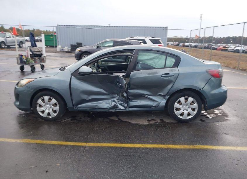 Photo 14 of 2013 Mazda Mazda3 I SV (VIN JM1BL1TG4D1757871)