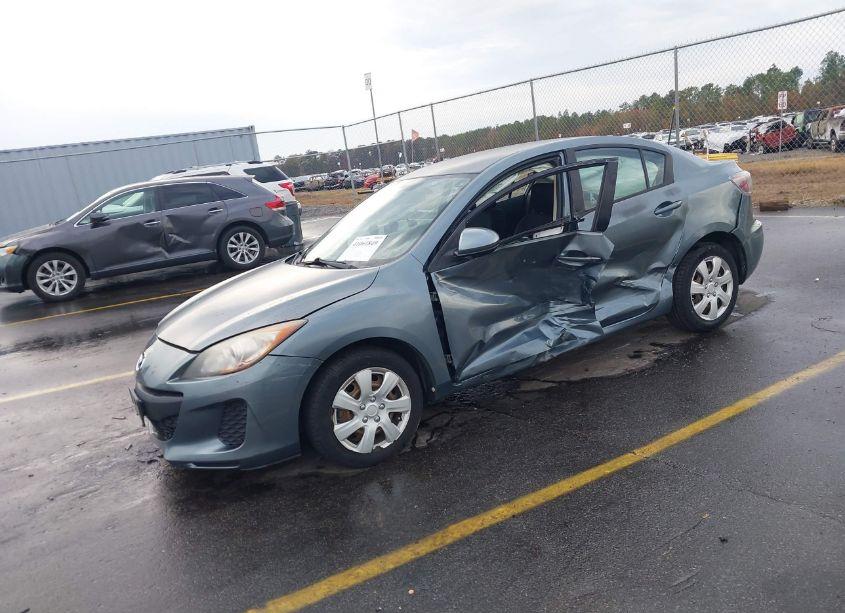 Photo 2 of 2013 Mazda Mazda3 I SV (VIN JM1BL1TG4D1757871)