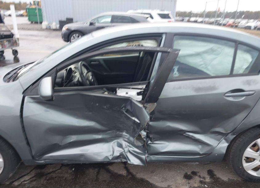 Photo 6 of 2013 Mazda Mazda3 I SV (VIN JM1BL1TG4D1757871)