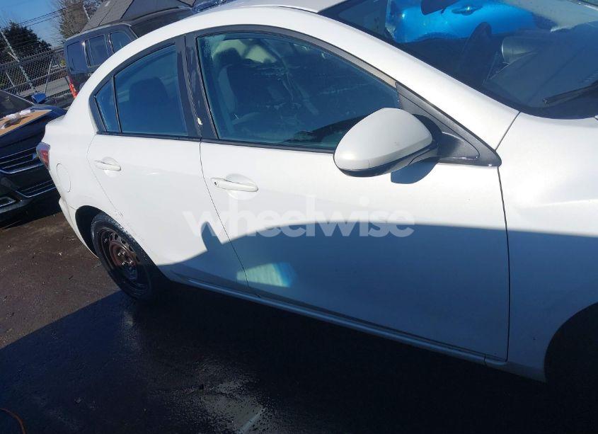 Photo 14 of 2013 Mazda Mazda3 I SV (VIN JM1BL1TG4D1772872)