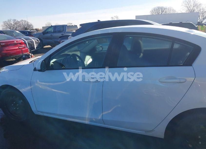 Photo 15 of 2013 Mazda Mazda3 I SV (VIN JM1BL1TG4D1772872)