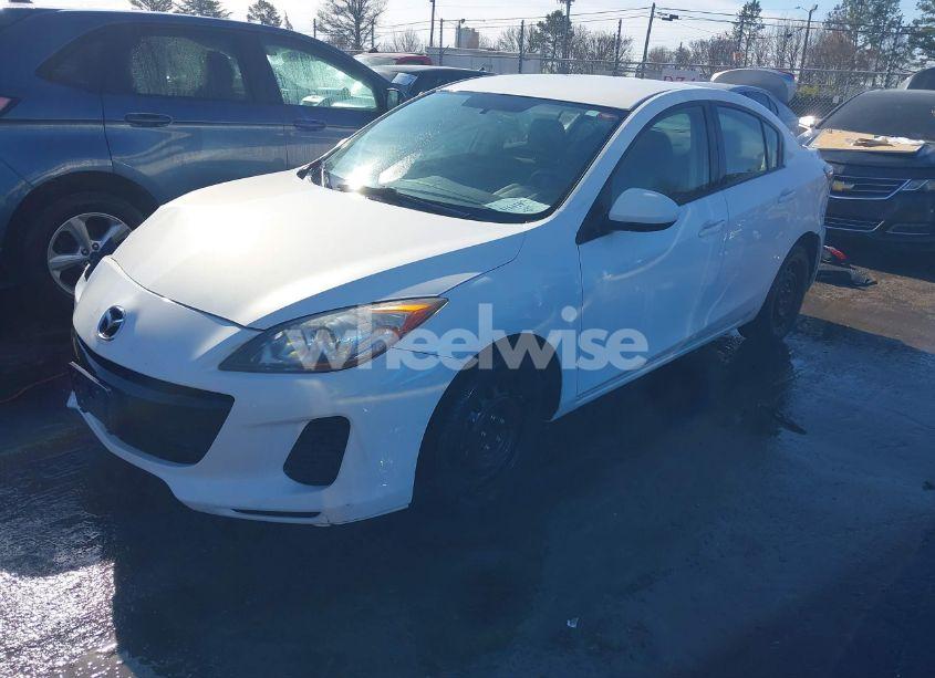Photo 2 of 2013 Mazda Mazda3 I SV (VIN JM1BL1TG4D1772872)