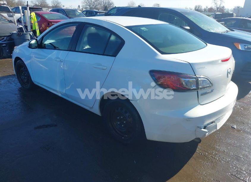 Photo 3 of 2013 Mazda Mazda3 I SV (VIN JM1BL1TG4D1772872)