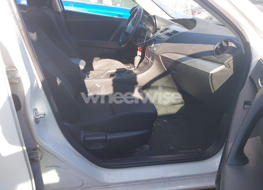 Photo 5 of 2013 Mazda Mazda3 I SV (VIN JM1BL1TG4D1772872)